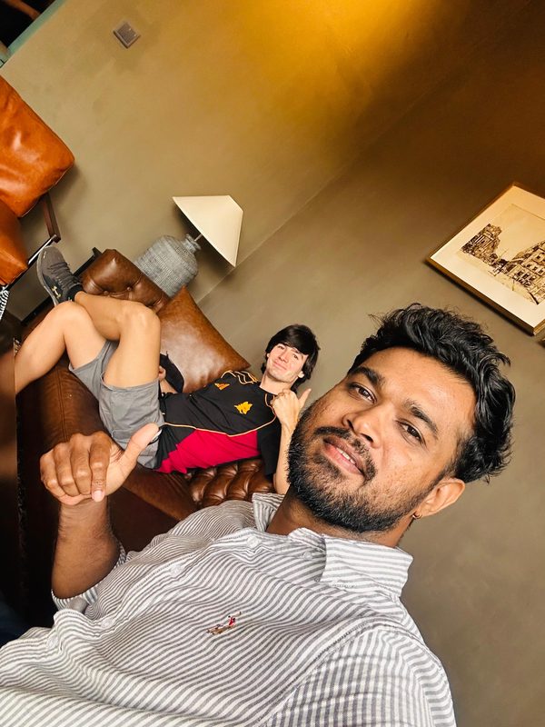 A solo traveller relaxing during a Sri Lanka trip arranged by V68 Adventures